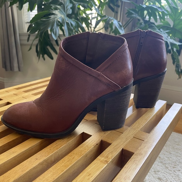 Lucky Brand Salza Bootie - Picture 2 of 7